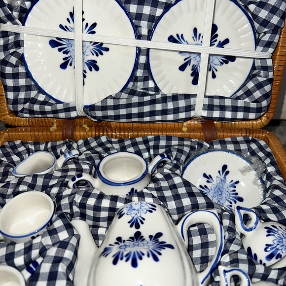 Delton Vintage 14 Piece Case Fine China Tea Playset-- Flow Blue Pattern NEW - Picture 6 of 7